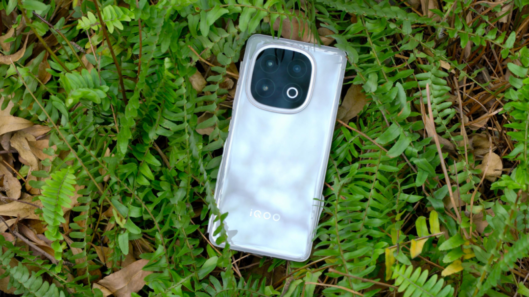 2025买手机选这3款,性能强温度低,使用流畅还稳定!插图7 2025买手机选这3款,性能强温度低,使用流畅还稳定!插图7